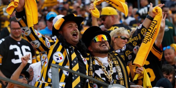 Steelers fans blast signing of quarterback Aaron Rodgers