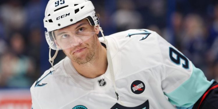 Blackhawks acquire Andre Burakovsky in trade with Kraken